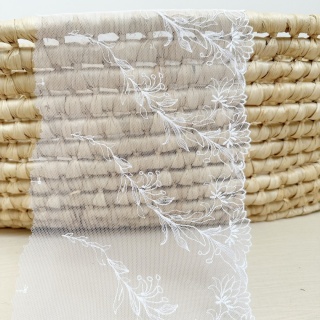 Koronka tiulowa biała 18cm lekki zwiewny haft na tiulu